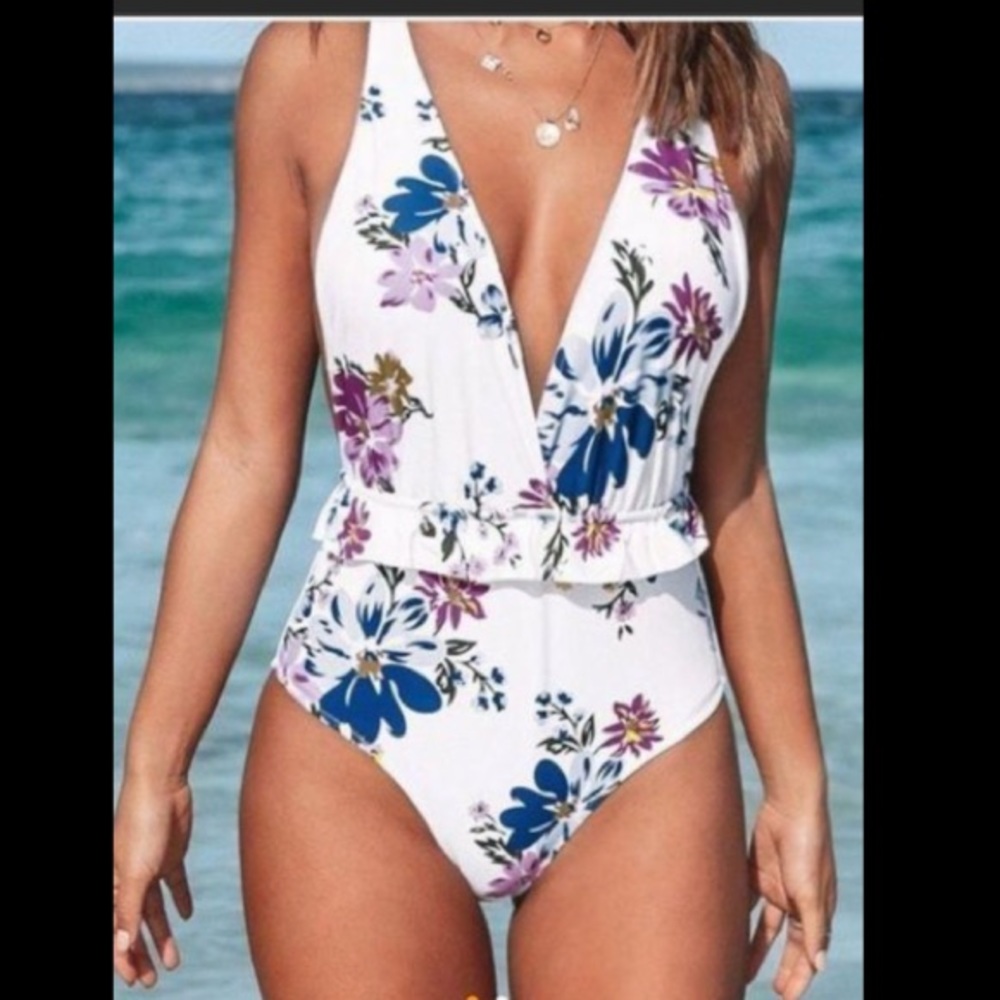 Cupshe White Floral Plunge One Piece Suit